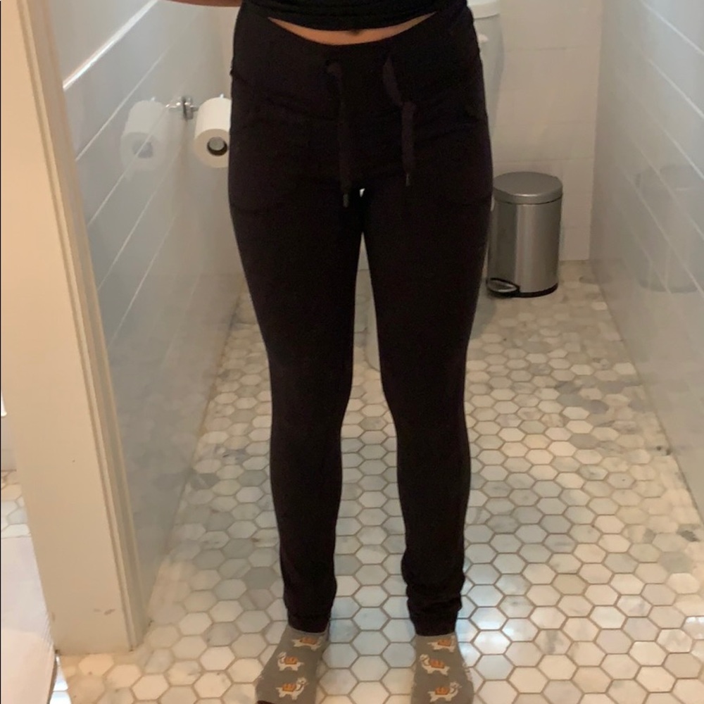 black lulu lemon Jogger/leggings